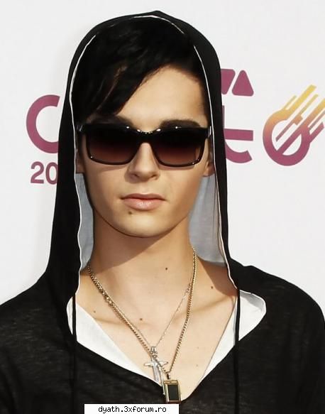 Bill Kaulitz~PoZe - ♥O mIe De CuLoRi Pe CeR ♥ - Pozee