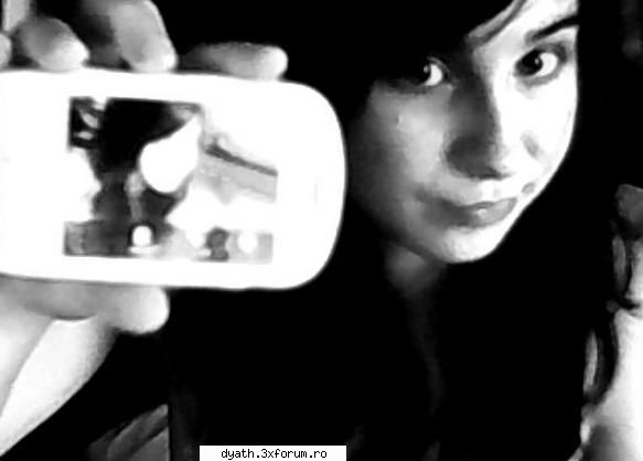 pose cu mine)) eu este aicii :>