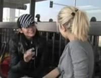 ...bill + vi se pare:s iubita lui bill